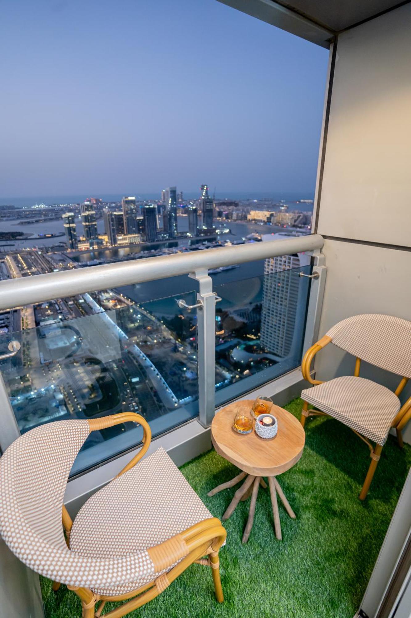 Апартаменти Vibes By Beds And Company - 51st Floor, Full Sea View Дубай